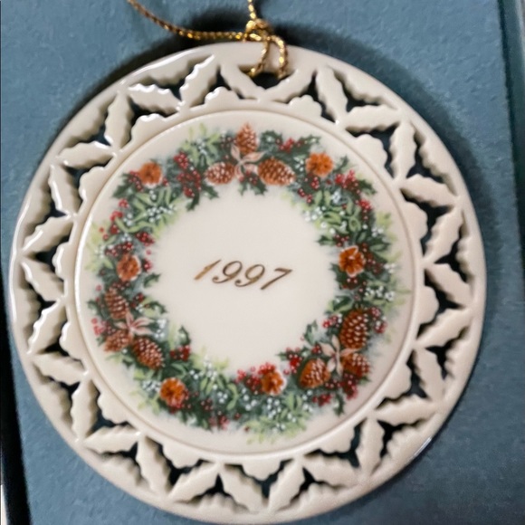 Lenox Christmas ornament-1997 - Picture 2 of 3